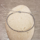 Macraméearmband Metallic Silber mit 925er Miniperlen