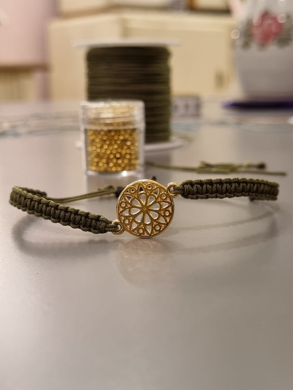 Workshop Makramee Armbänder für Anfänger:innen am 29.4.2025
